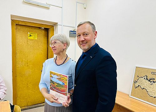 Встреча с Студенты Встреча с директором заповедника «Хакасский» Виктором Непомнящим. Фото пресс-службы ХГУ им. Н.Ф. Катанова